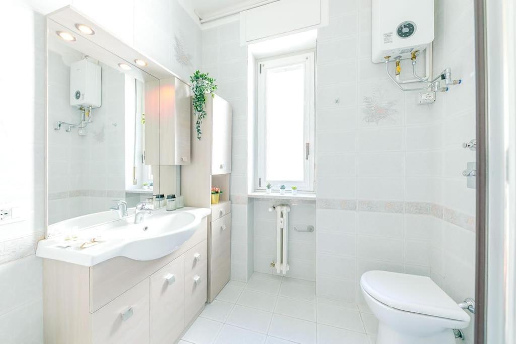 Navigli - Downtown - Duomo Spacious Two Bedroom Apartment - Close To Metro - Ac - Wi-Fi Milan Bagian luar foto