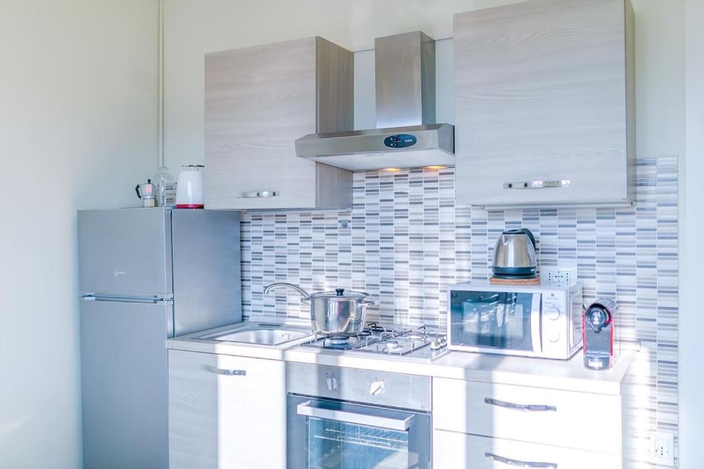 Navigli - Downtown - Duomo Spacious Two Bedroom Apartment - Close To Metro - Ac - Wi-Fi Milan Bagian luar foto